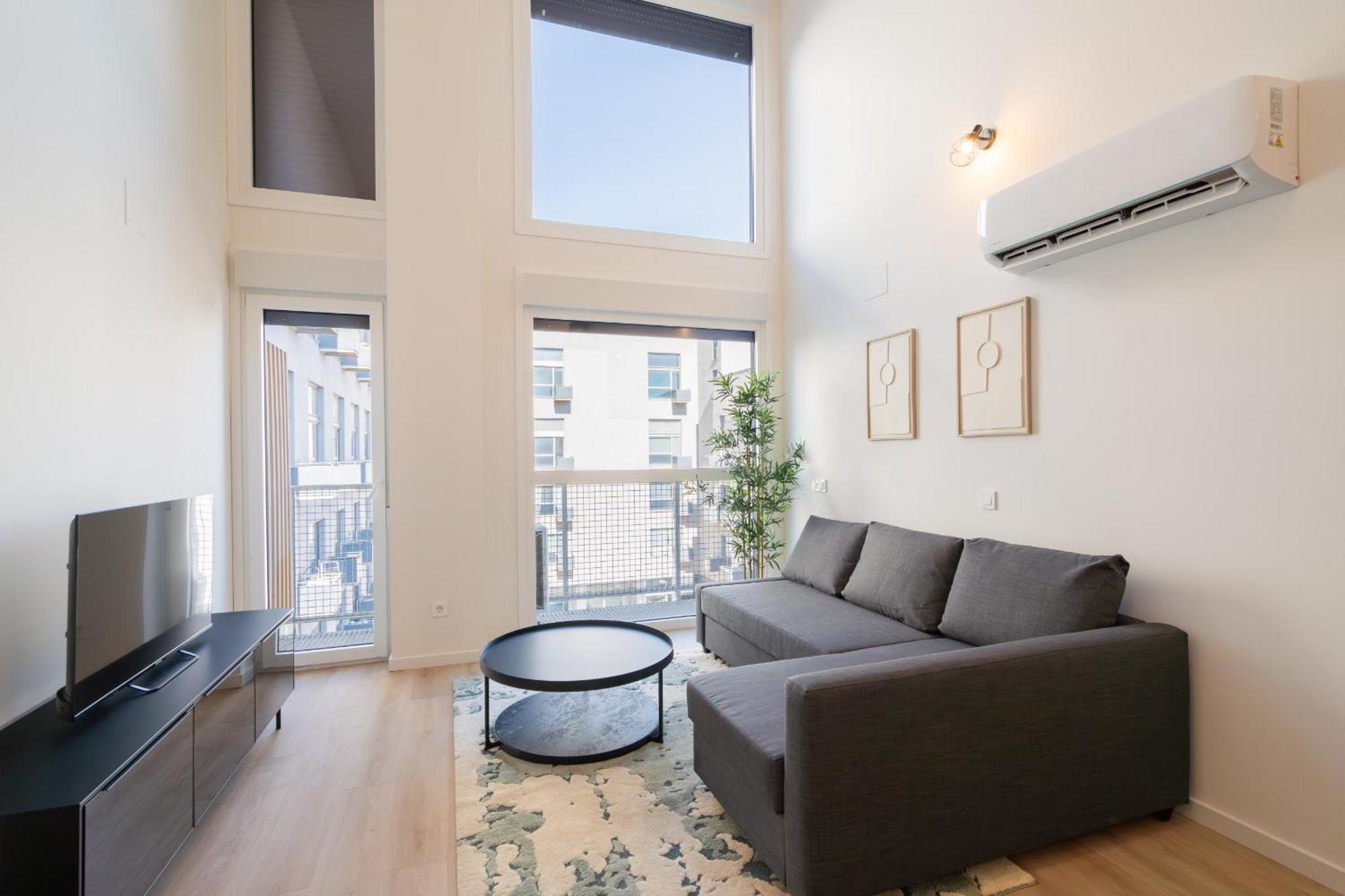Ferienwohnung Loft Reformado Industrial Con Garaje Alquiler Temporal Madrid Exterior foto